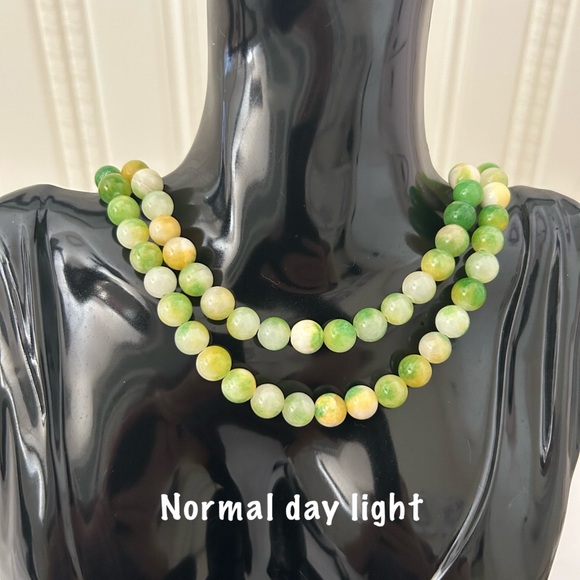 Persian Chalcedony 8mm Stretchable Necklace - Picture 2 of 4